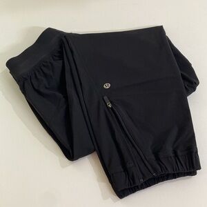 Lululemon Athletica women’s black joggers size 4 Zipper pockets on sides/ankles